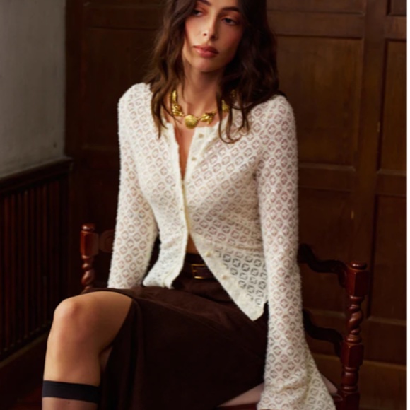 NWT Bell Sleeve Button Down Slim Blouse - Picture 3 of 12